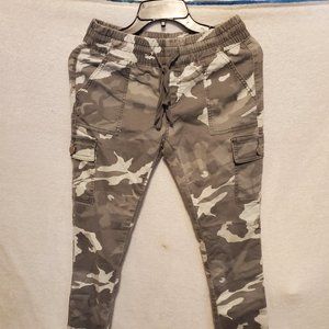 Women's size 7/8 camo joggers